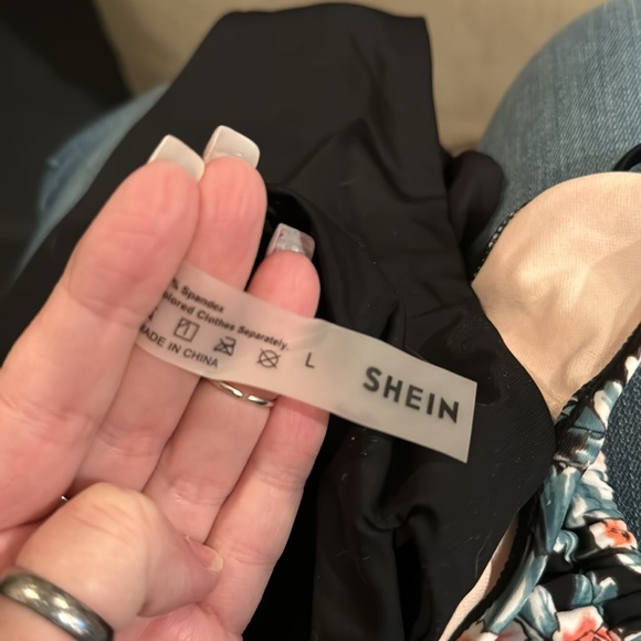 Bikini - Picture 6 of 7